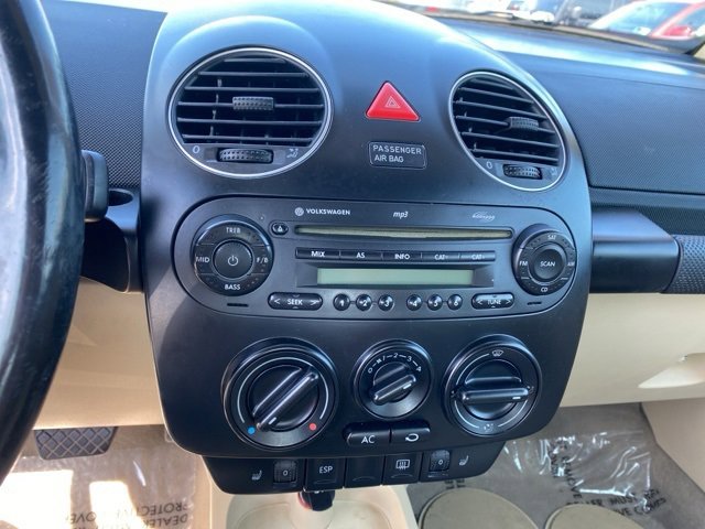 Used 2009 Volkswagen Beetle S image 14