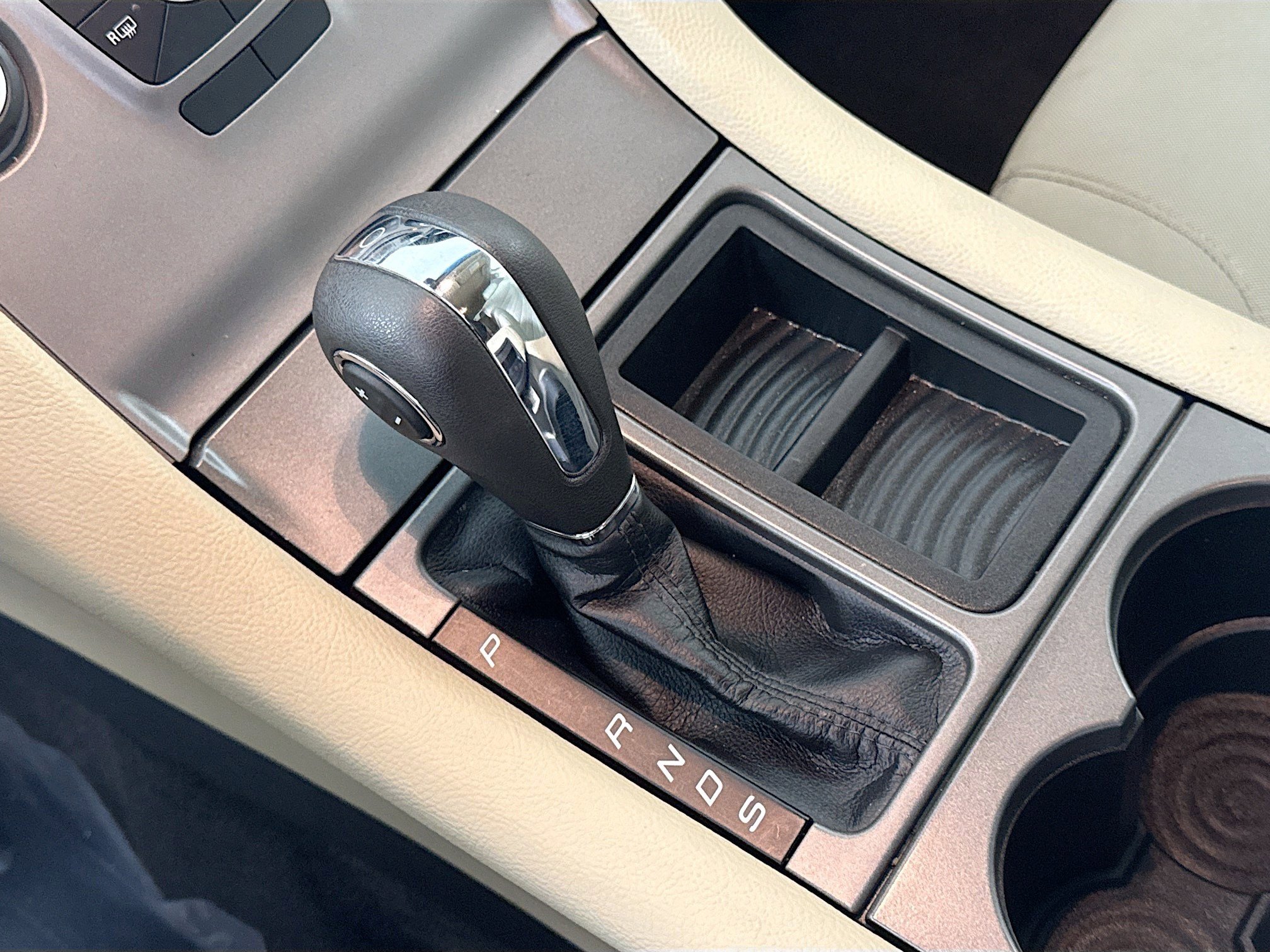 Used 2017 Ford Taurus SE image 20