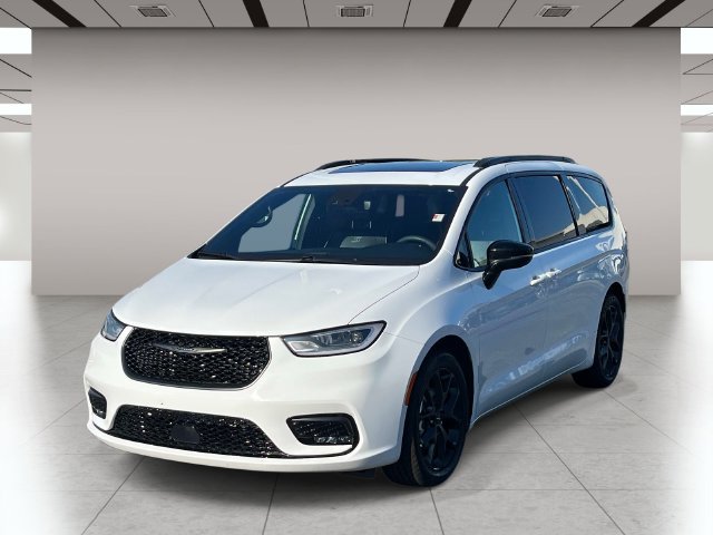 Used 2025 Chrysler Pacifica Limited FWD image 8