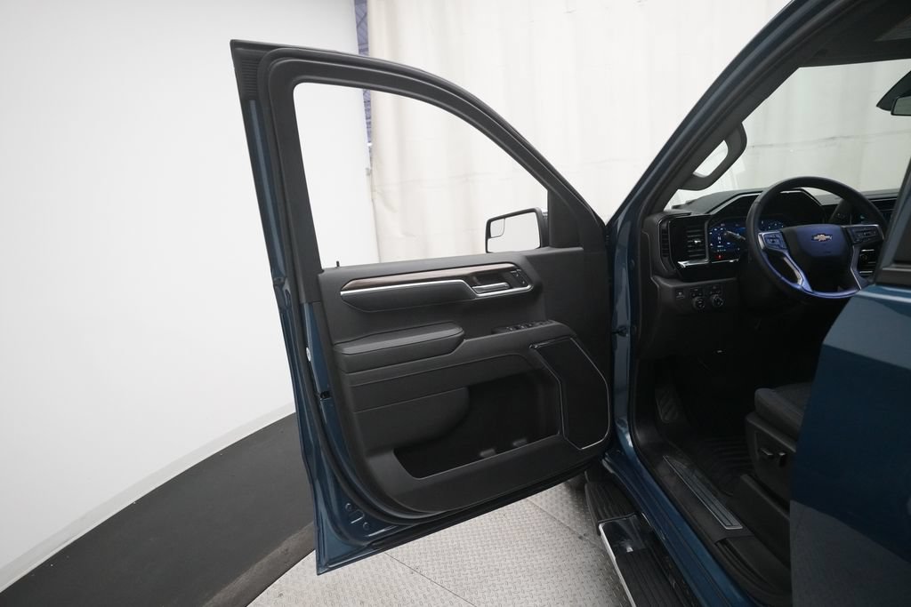 Used 2024 Chevrolet Silverado 1500 LT AWD/4WD image 31