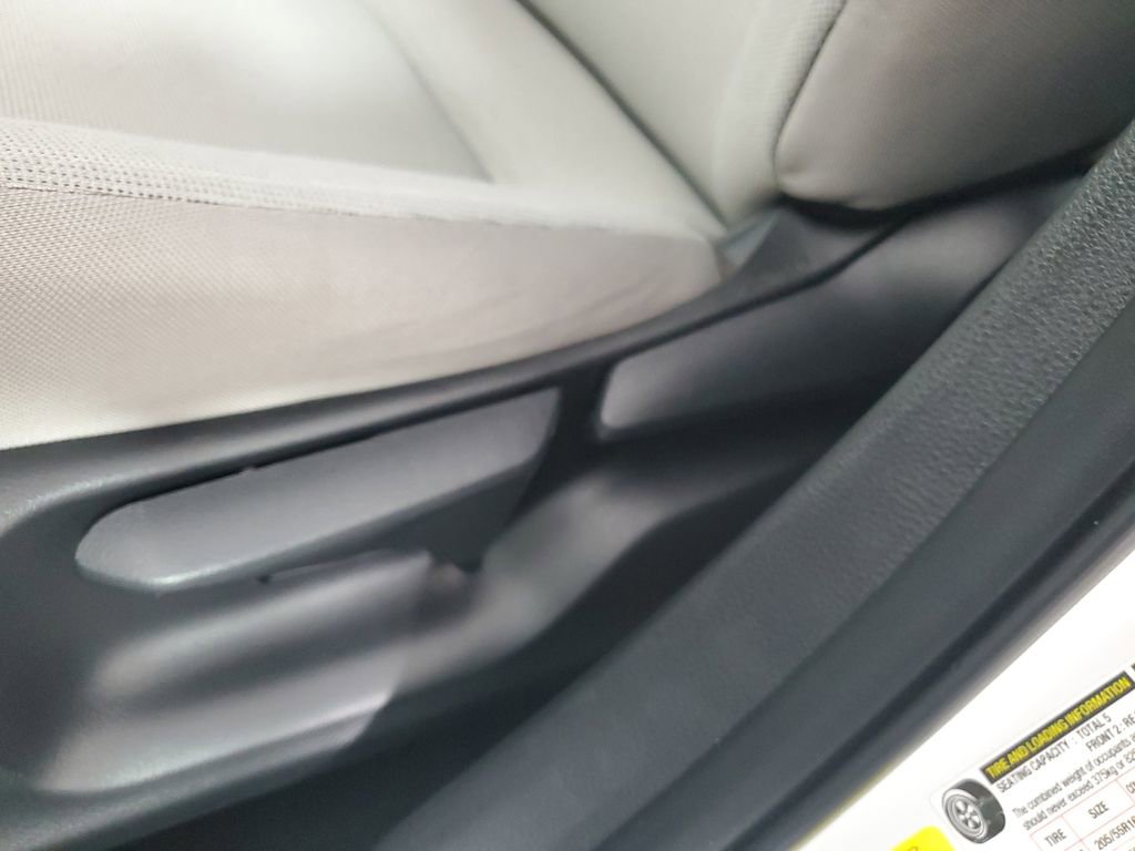 Used 2022 Toyota Corolla LE image 28