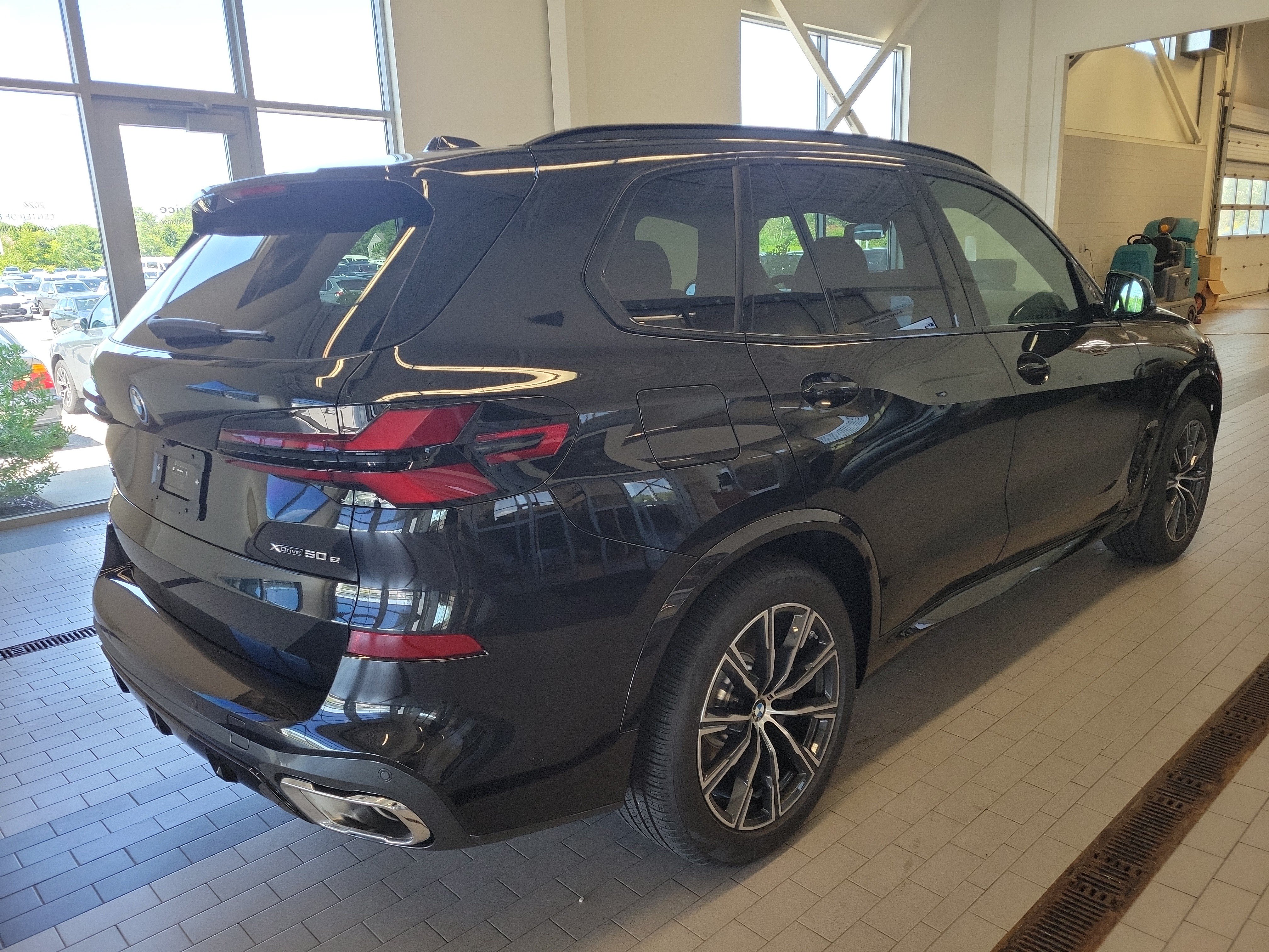 Used 2026 BMW X5 xDrive50e w/ M Sport Package AWD/4WD image 5