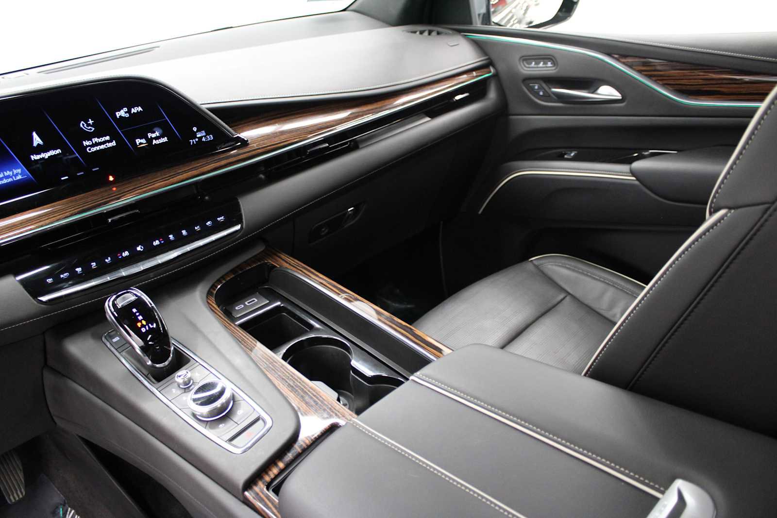 Certified 2024 Cadillac Escalade ESV Premium Luxury w/ LPO, Floor Liner Package image 34