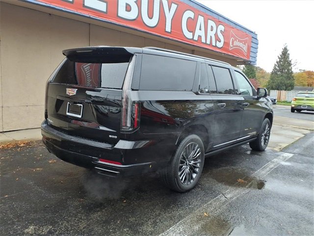 Used 2025 Cadillac Escalade ESV Sport Platinum image 5