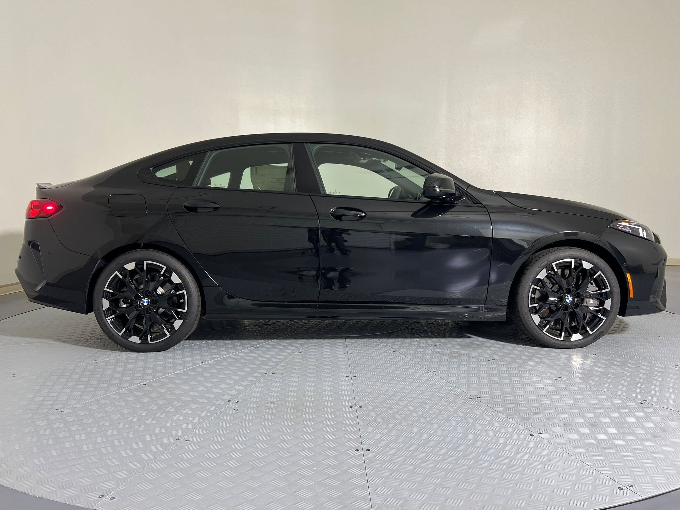 Used 2025 BMW M235i xDrive w/ Premium Package image 8