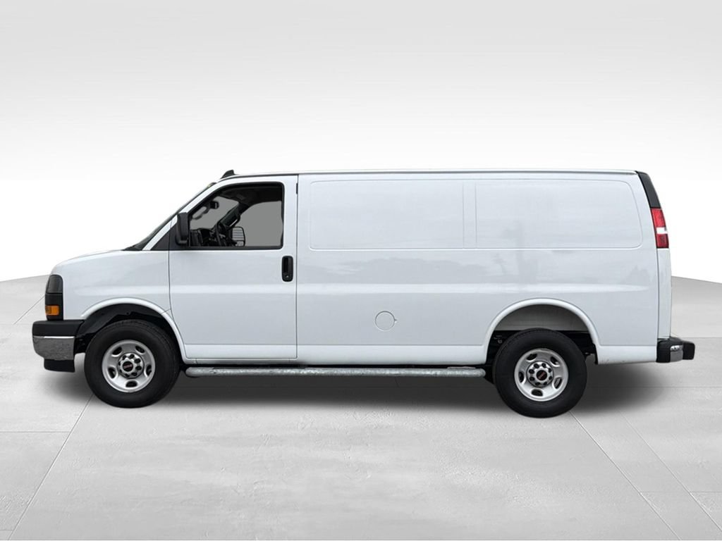 Used 2025 GMC Savana 2500 w/ Driver Convenience Package RWD image 5