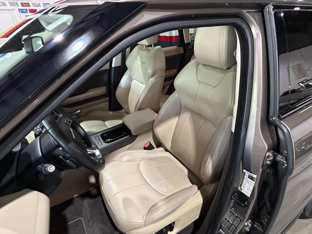 Used 2018 Land Rover Range Rover Evoque SE AWD/4WD image 11