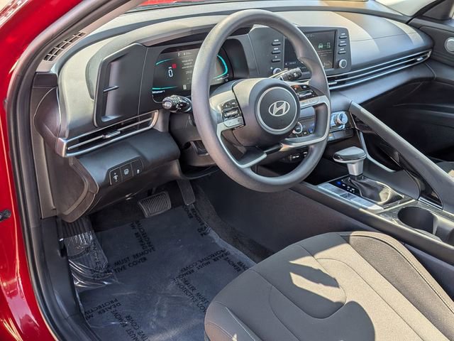 Used 2025 Hyundai Elantra Blue image 13