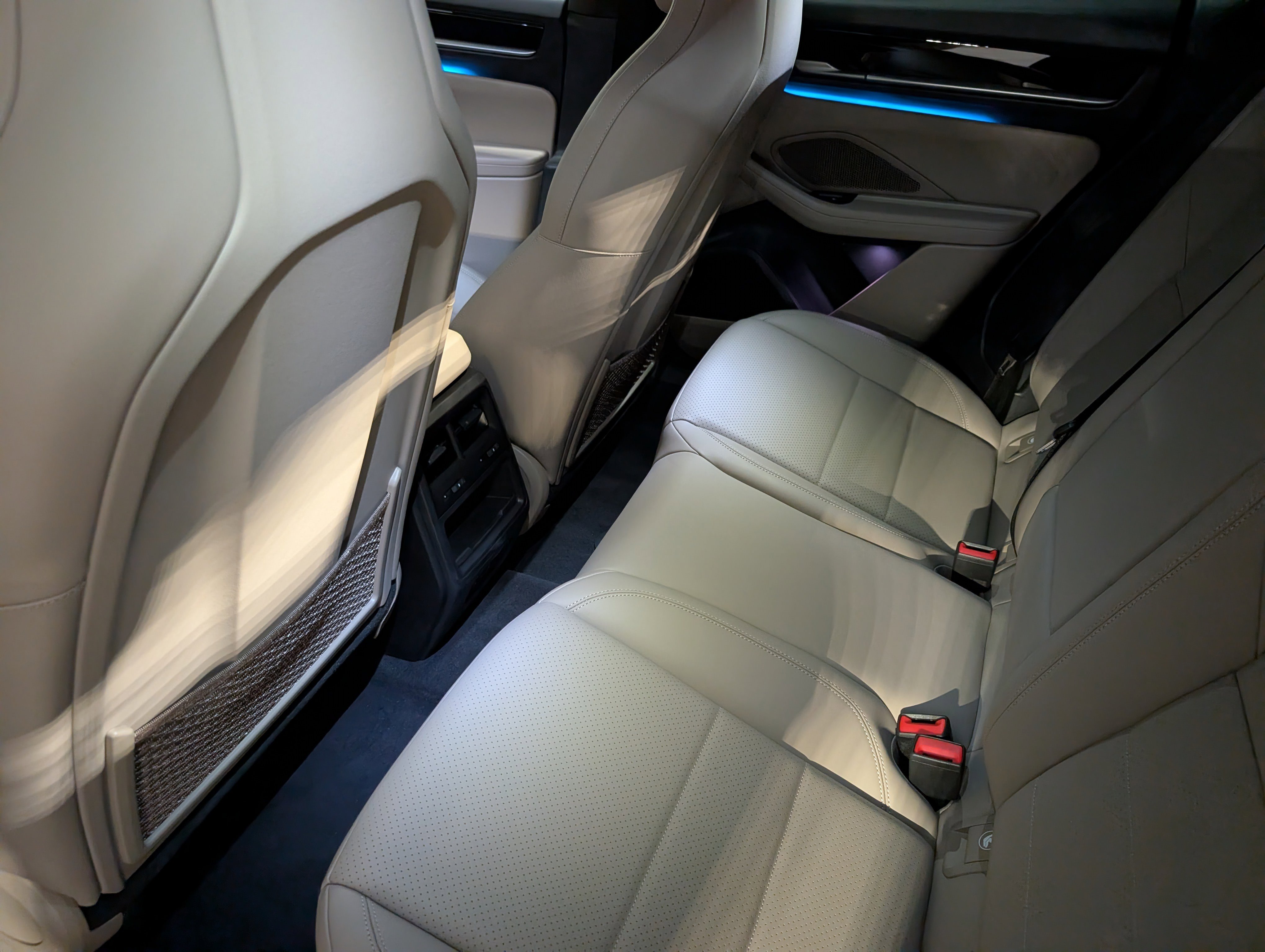 Certified 2025 Porsche Macan Electric image 20