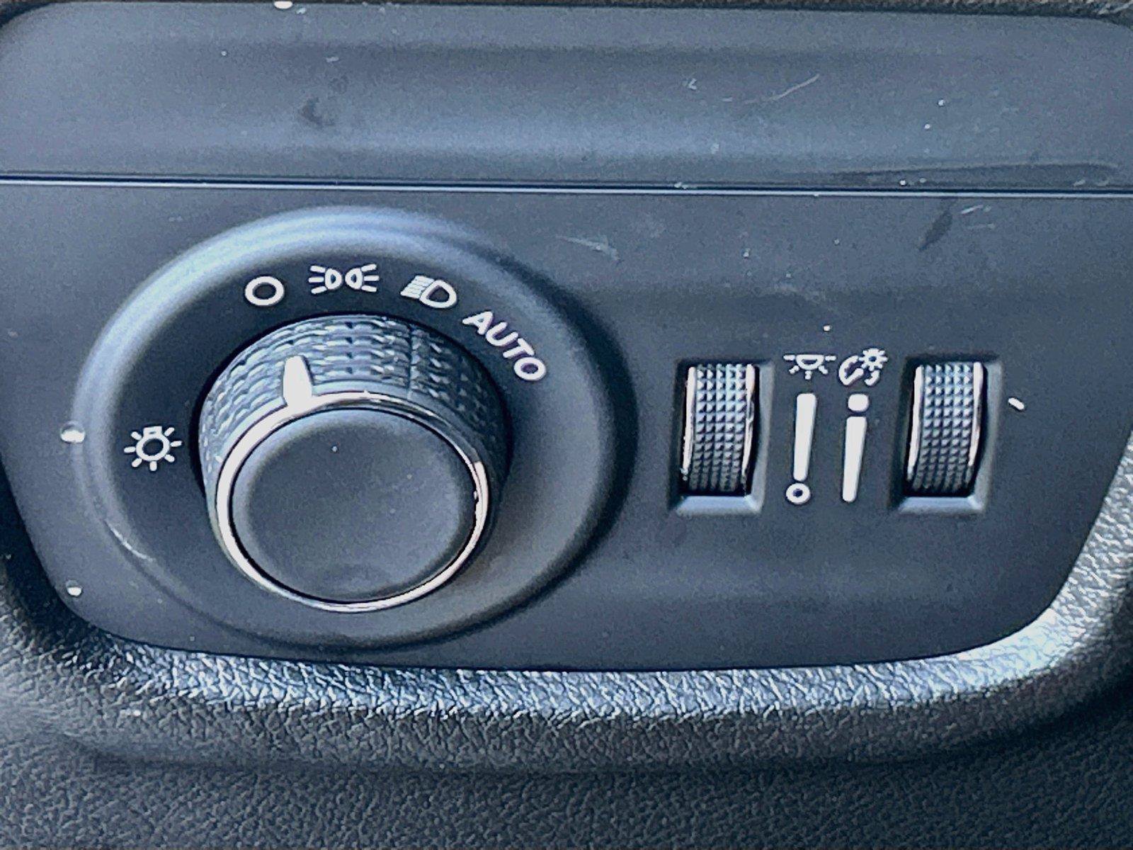 Used 2023 Jeep Grand Cherokee Laredo AWD/4WD image 34