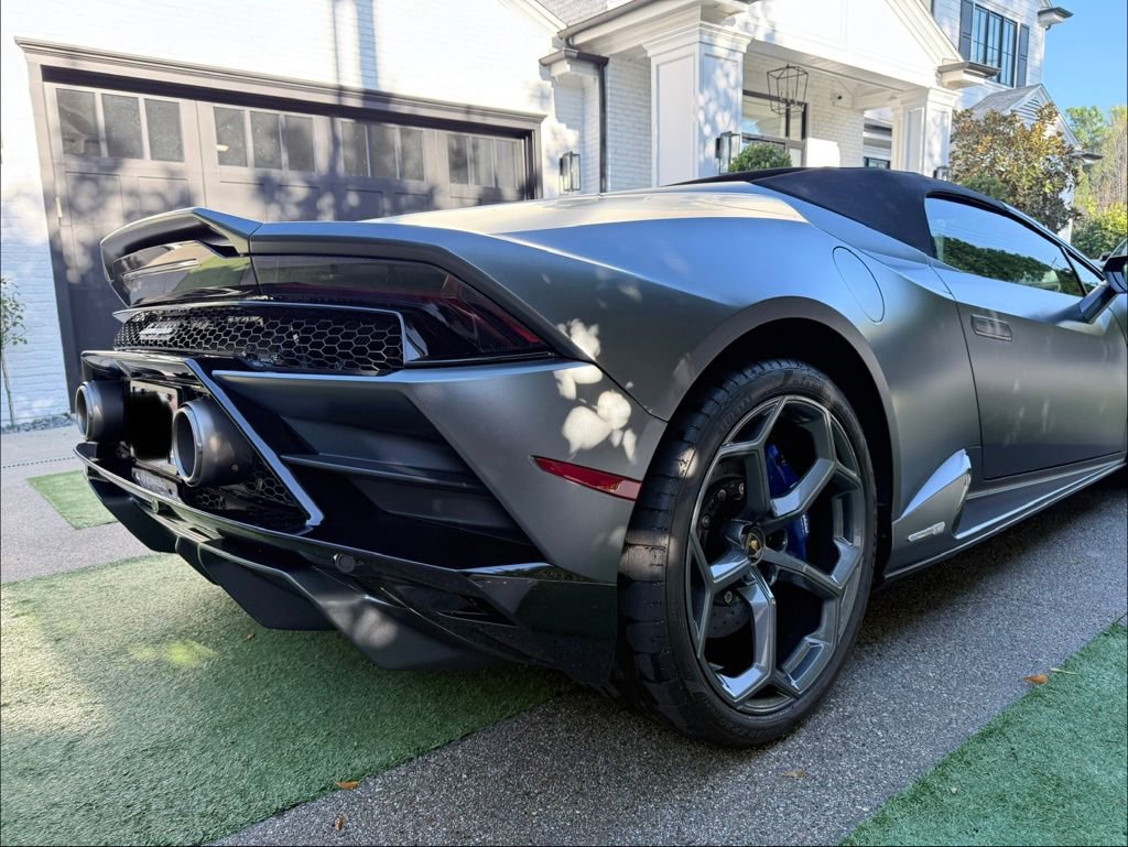 Used 2023 Lamborghini Huracan EVO image 13