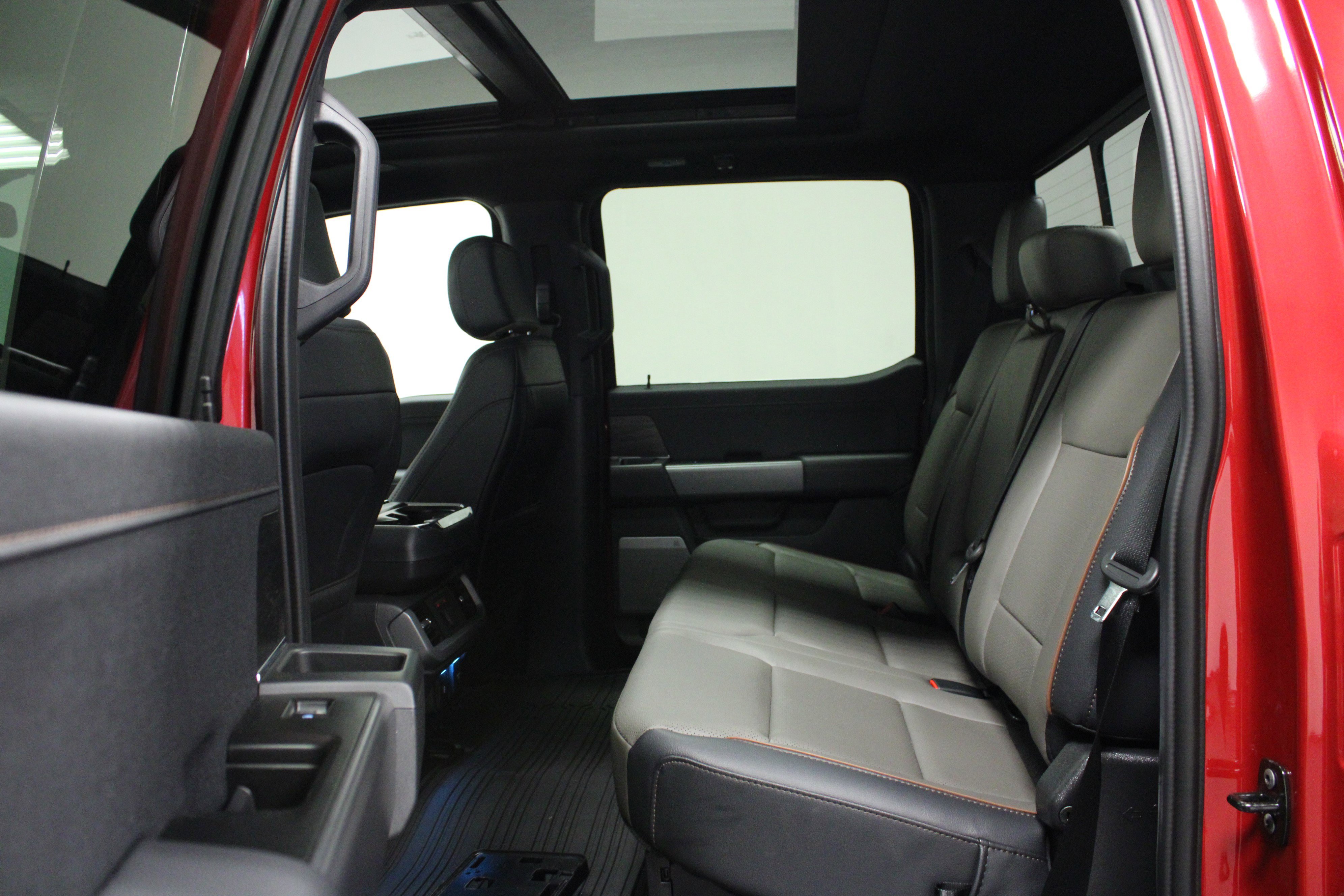 Used 2025 Ford F150 Lariat w/ Equipment Group 502A High image 13