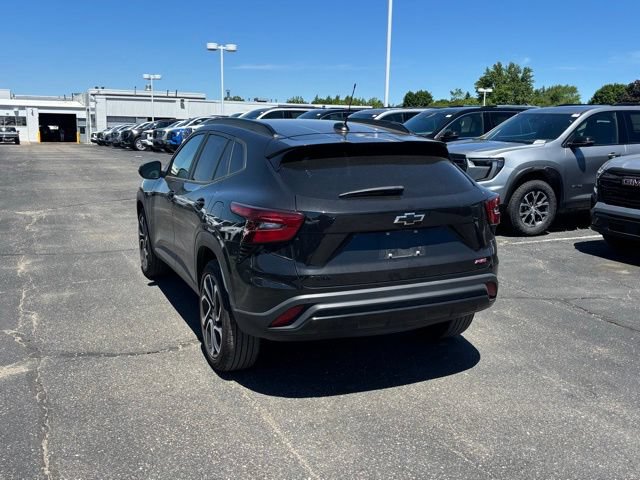 Used 2024 Chevrolet Trax RS w/ Sunroof Package FWD image 8