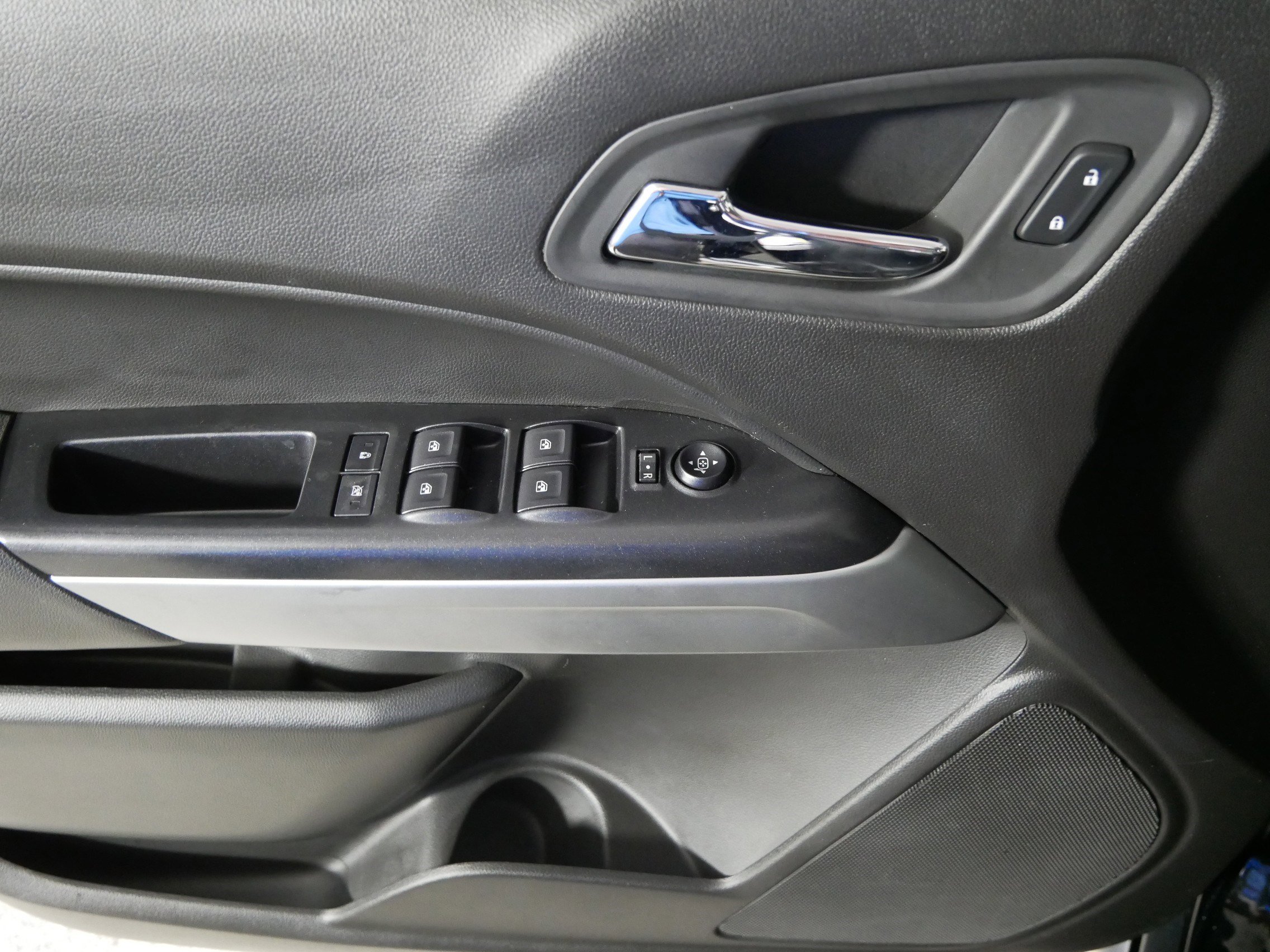 Used 2016 Chevrolet Colorado LT w/ Midnight Edition image 18