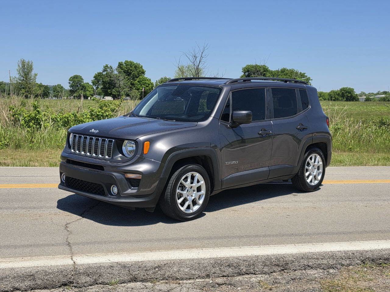 Used 2019 Jeep Renegade Latitude FWD image 2