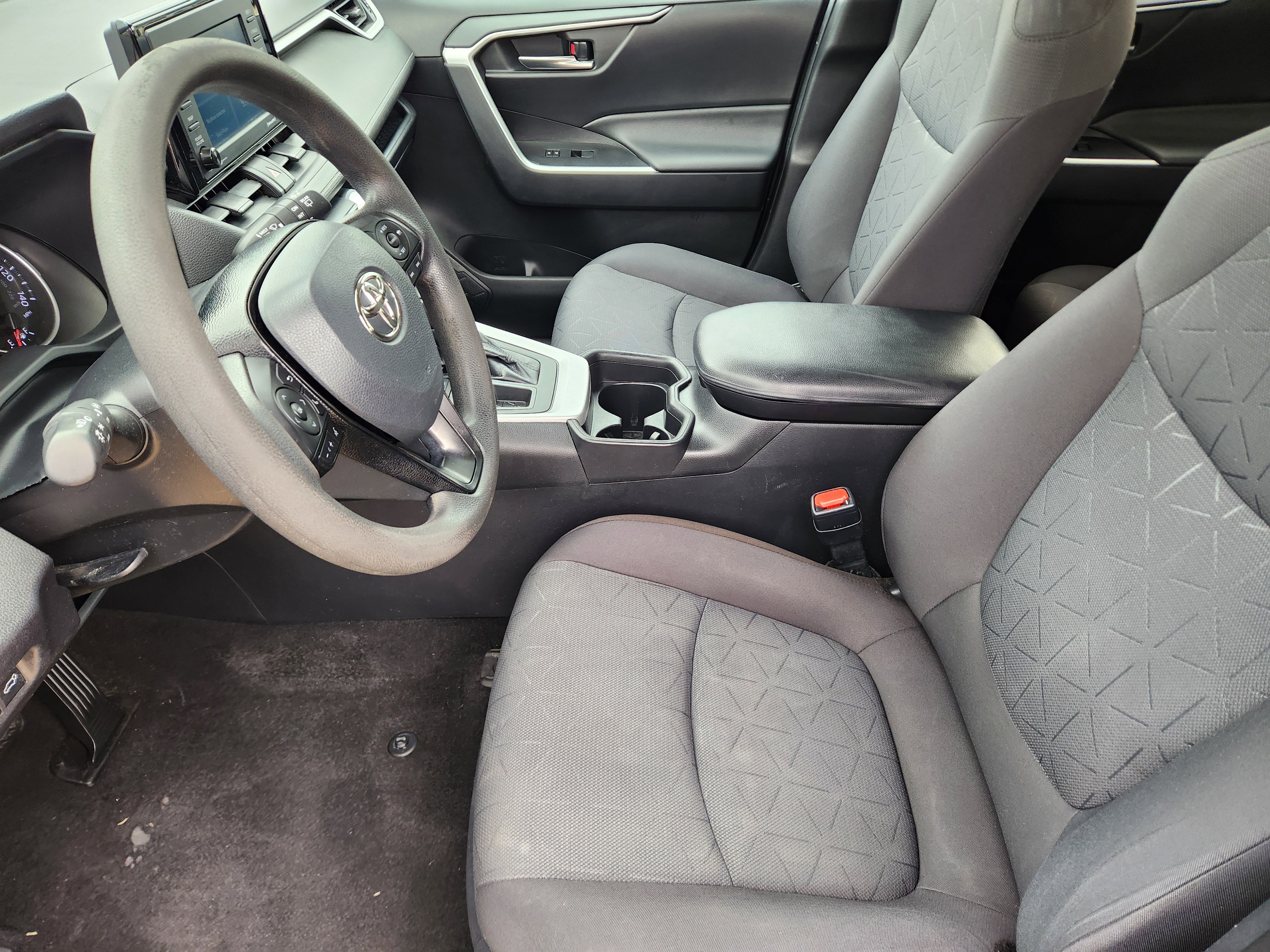 Used 2021 Toyota RAV4 XLE w/ Convenience Package image 5