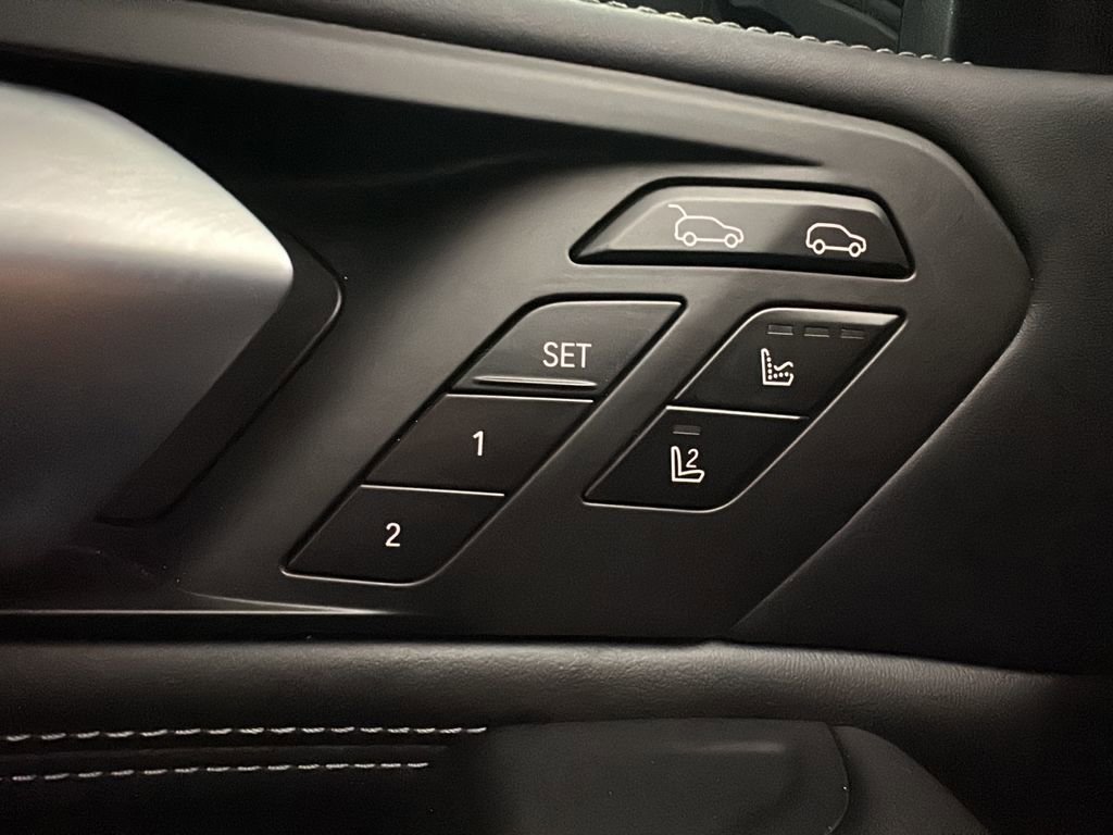 Used 2021 BMW X6 M w/ Executive Package image 11