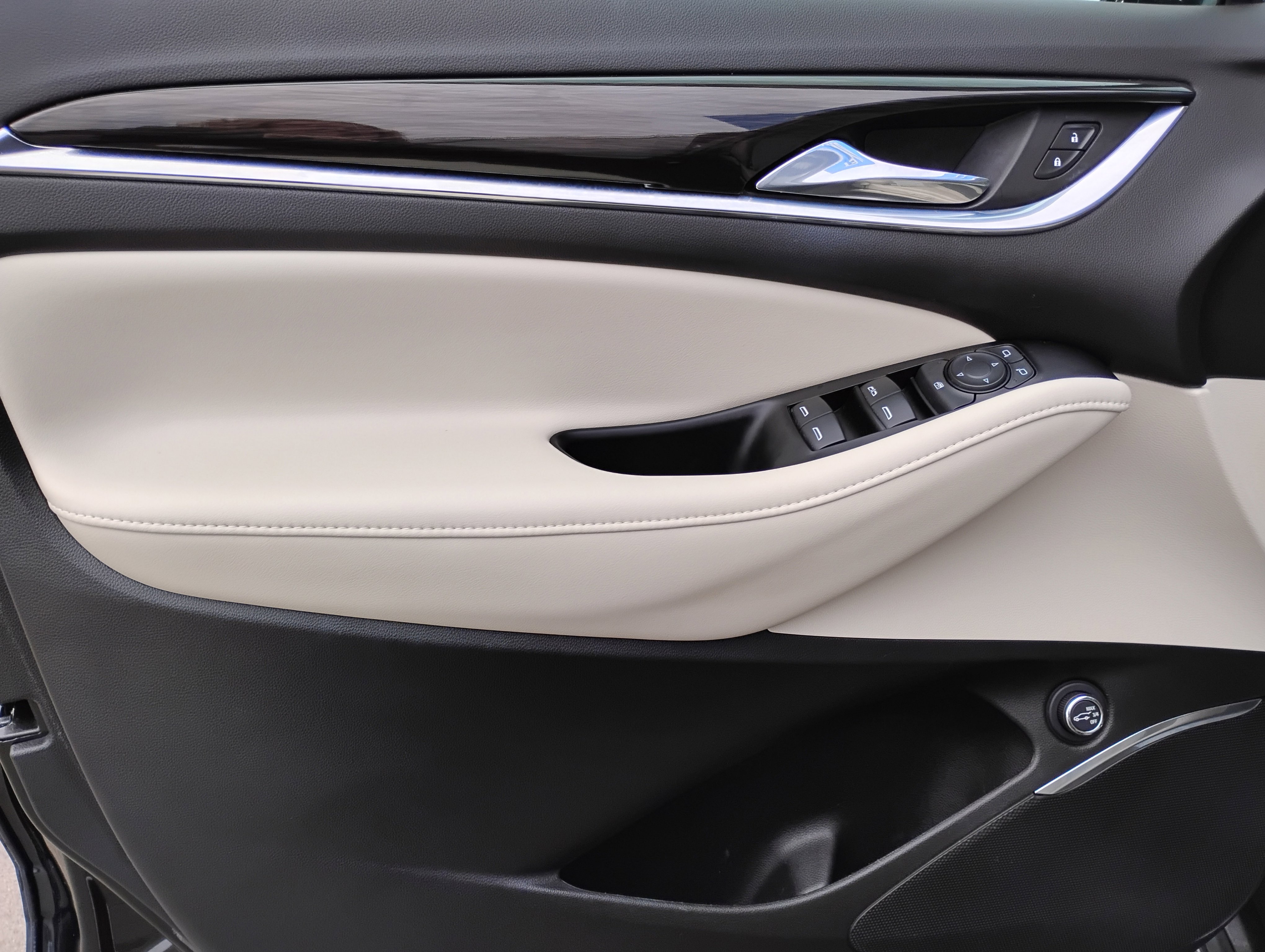 Used 2024 Buick Enclave Essence w/ Trailering Package, 5000 lbs. image 15