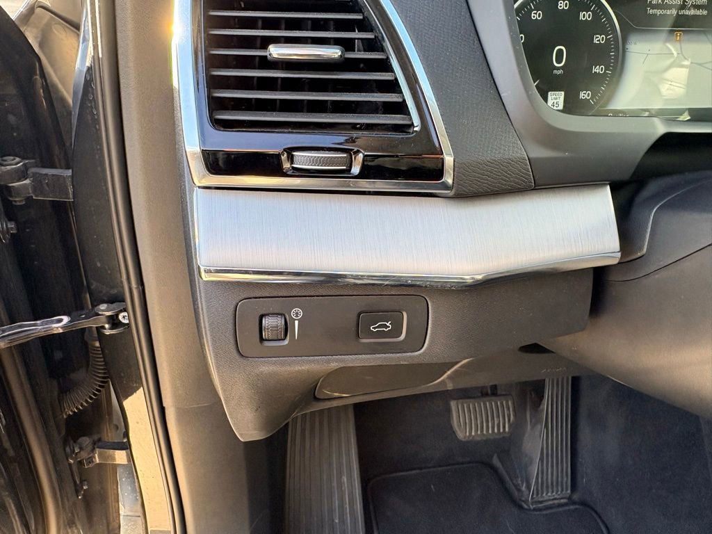 Used 2021 Volvo XC90 T5 Momentum w/ Advanced Package image 19