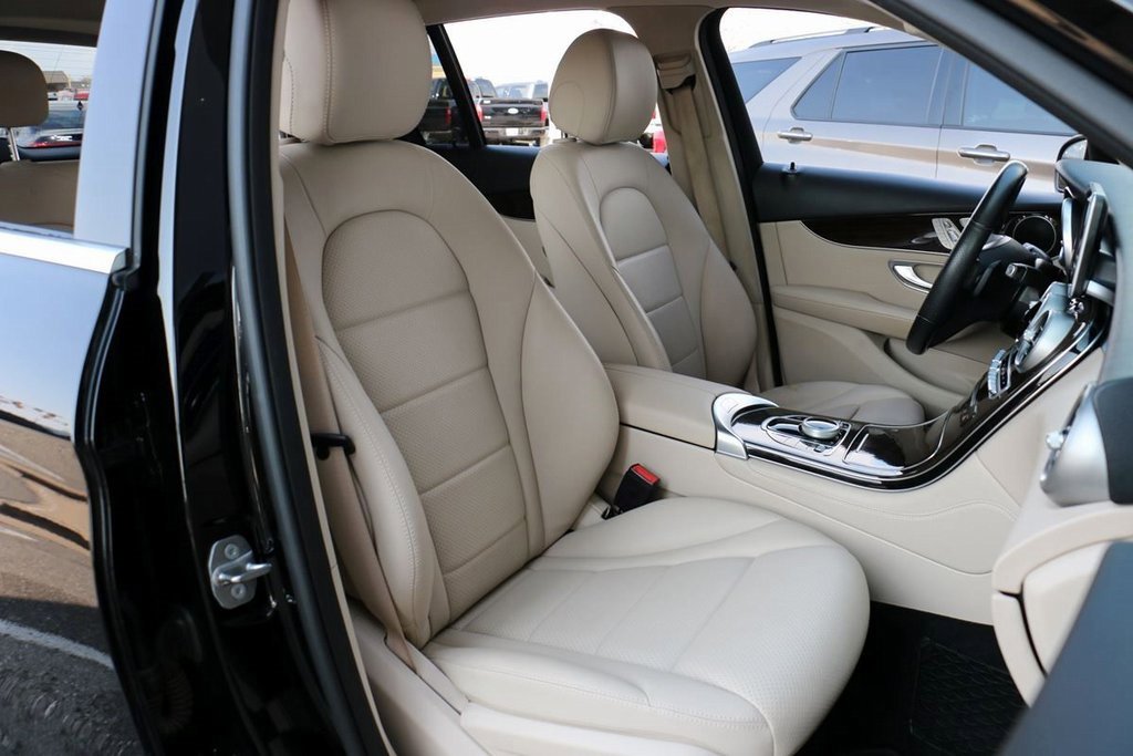 Used 2019 Mercedes-Benz GLC 300 4MATIC image 32