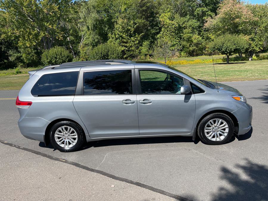 Used 2012 Toyota Sienna XLE w/ Entertainment Pkg FWD image 35