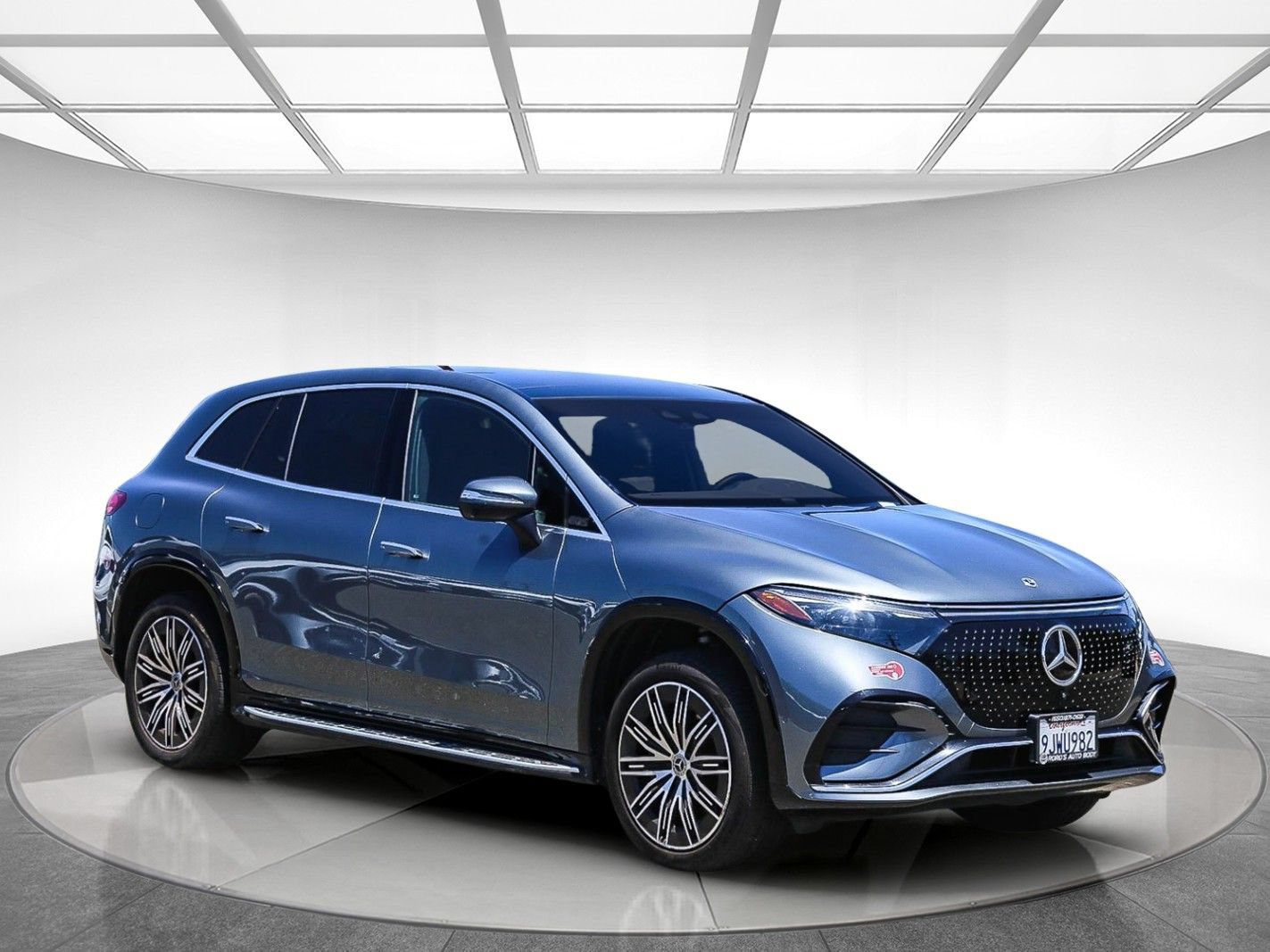 Used 2023 Mercedes-Benz EQS 580 4MATIC SUV image 4