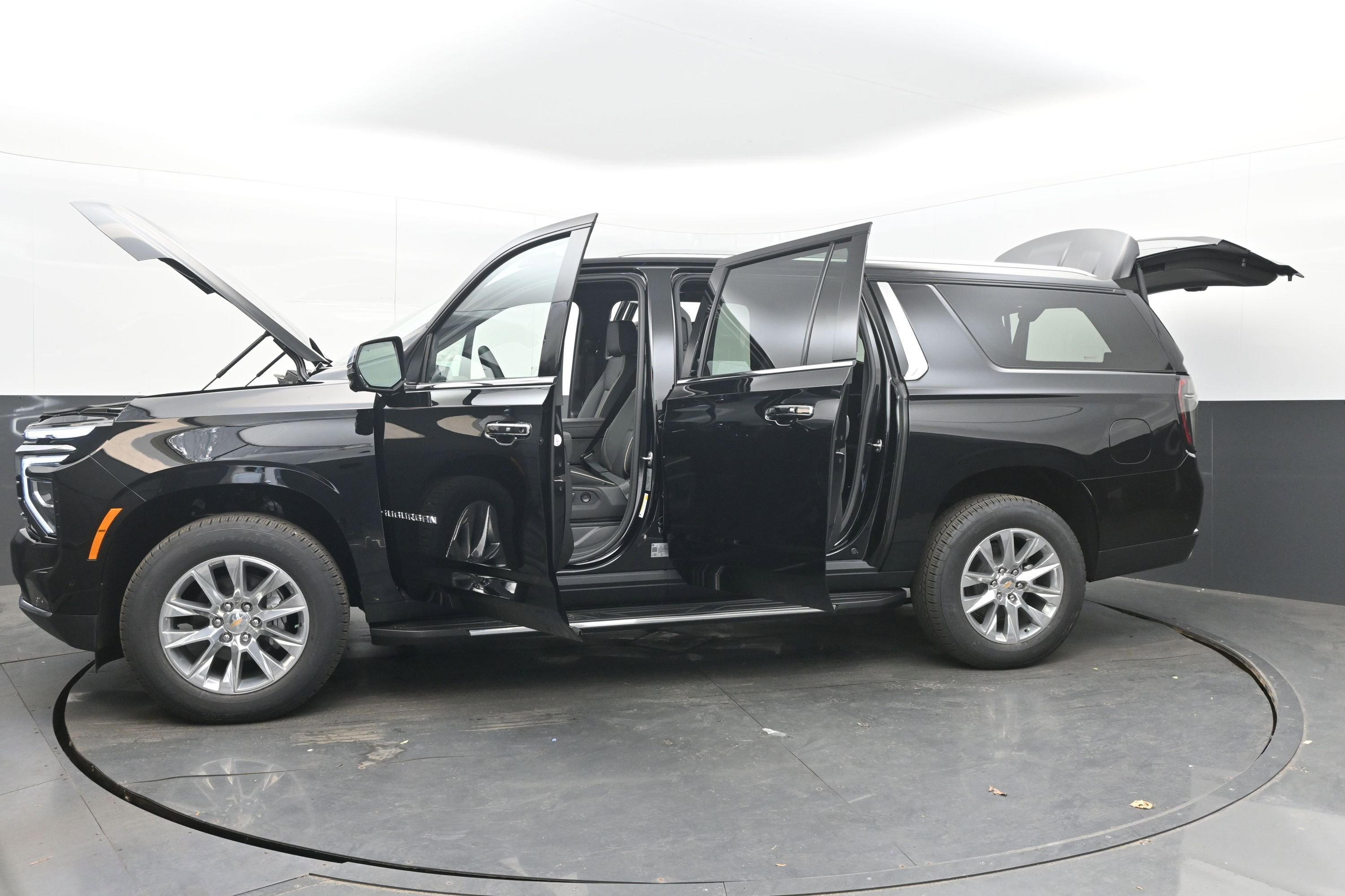 New 2026 Chevrolet Suburban Premier RWD image 34