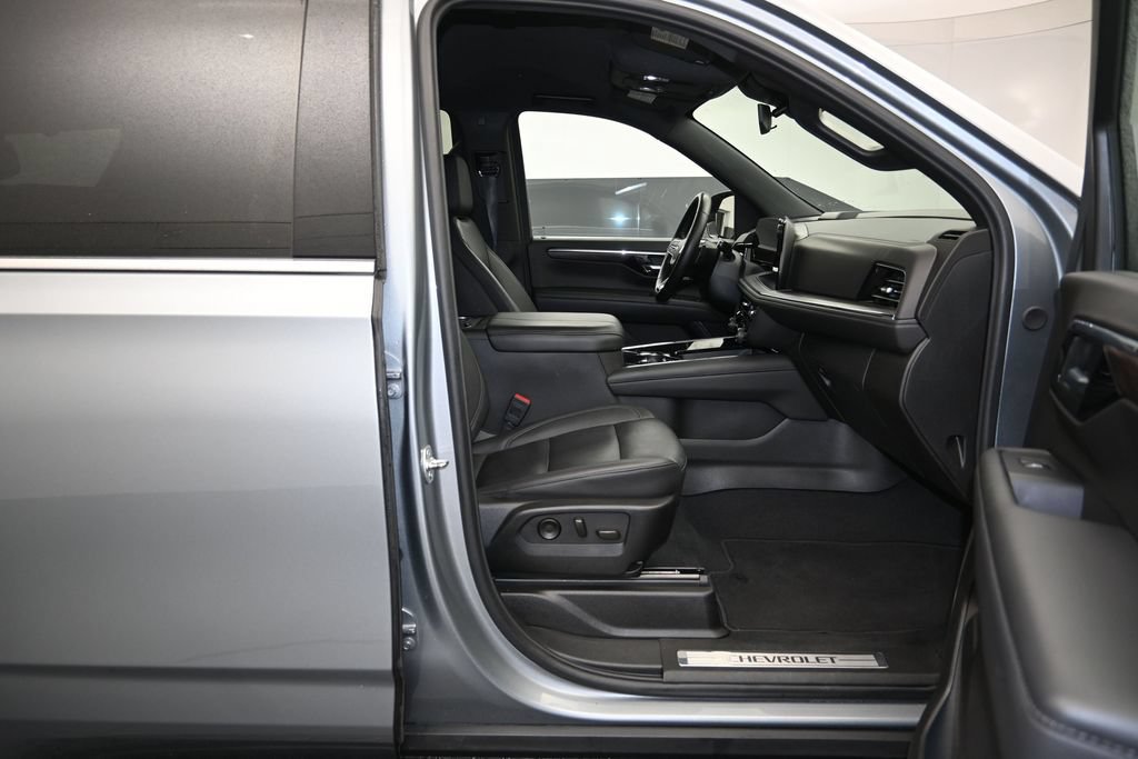 Used 2025 Chevrolet Tahoe LT AWD/4WD image 27