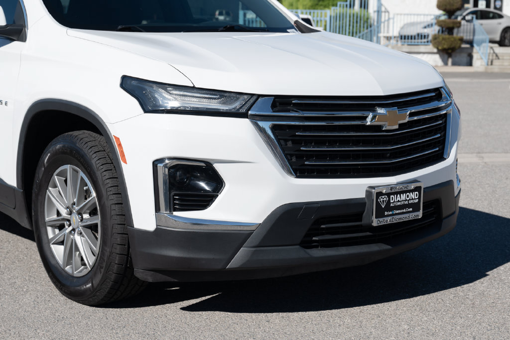 Used 2023 Chevrolet Traverse LT FWD image 9