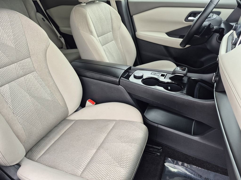 Used 2025 Nissan Rogue SV AWD/4WD image 16