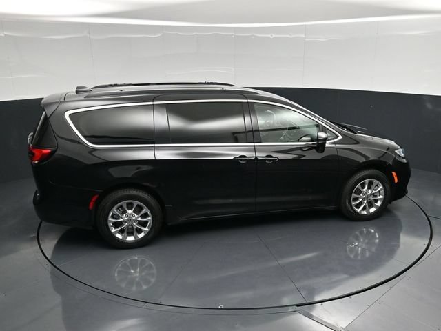 Certified 2022 Chrysler Pacifica Touring-L AWD/4WD image 50