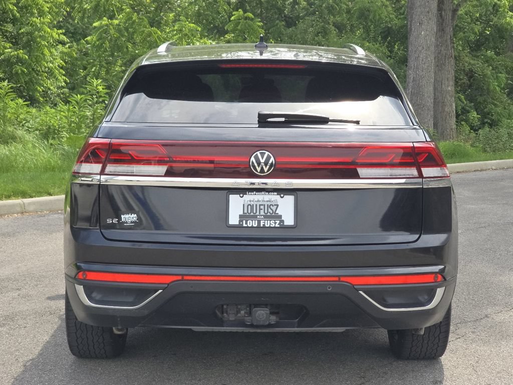 Used 2024 Volkswagen Atlas Cross Sport SE FWD image 13