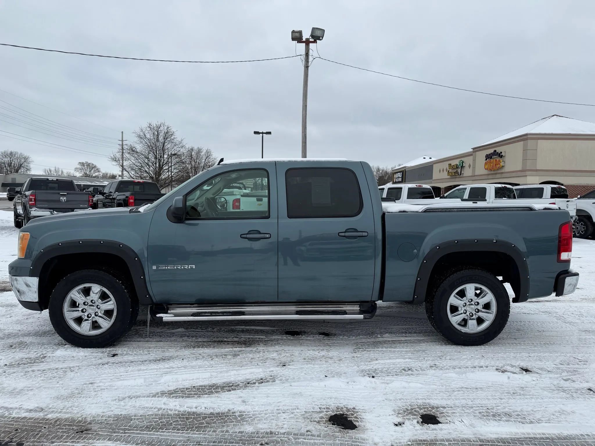 Used 2009 GMC Sierra 1500 SLT w/ Suspension Package, Off-Road image 8
