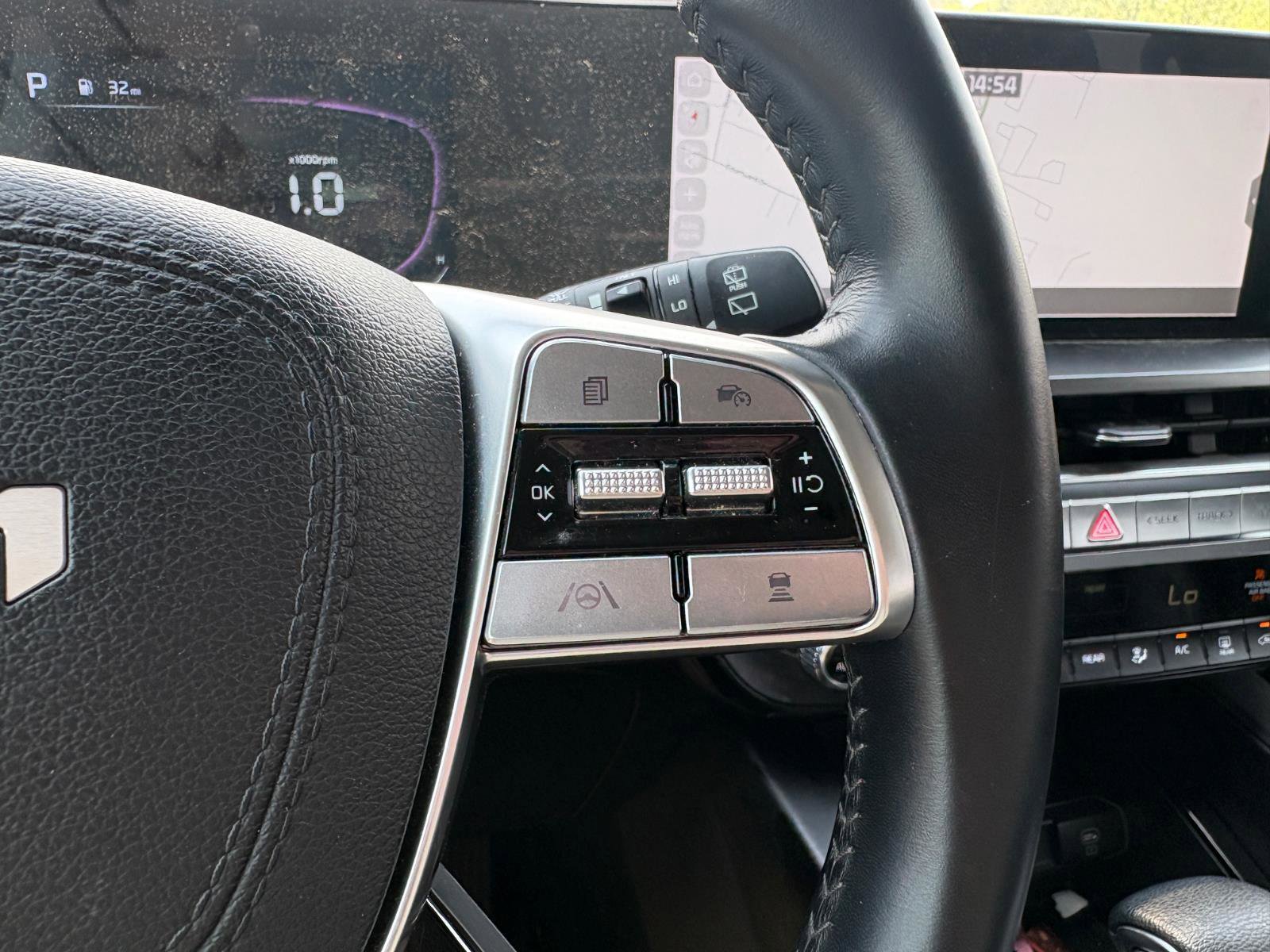 Used 2024 Kia Telluride LX image 30