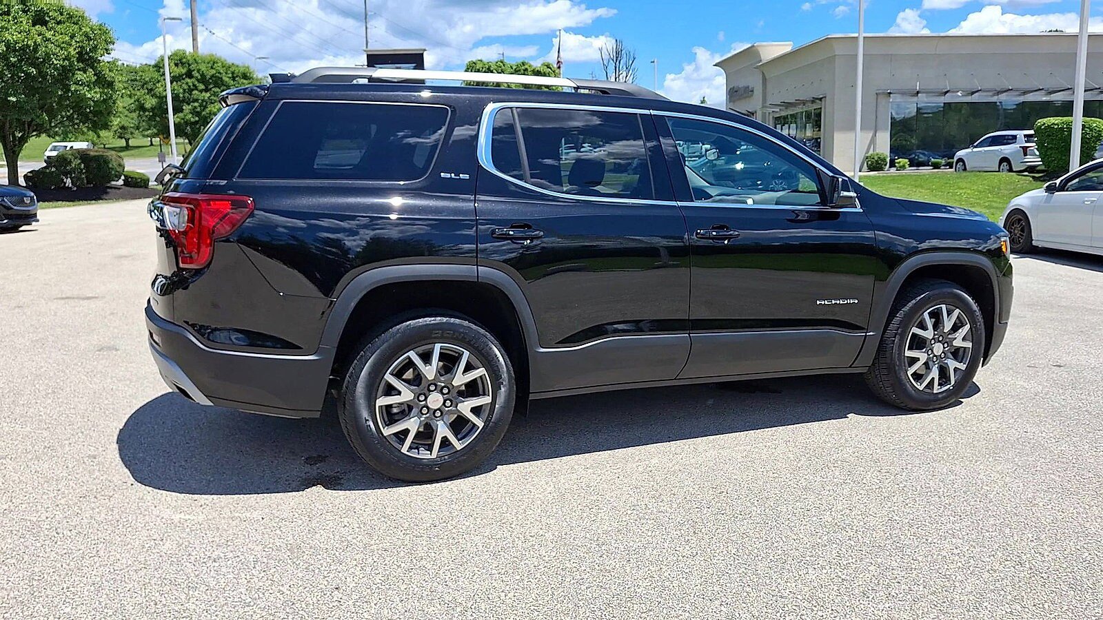 Used 2023 GMC Acadia SLE w/ Driver Convenience Package AWD/4WD image 9