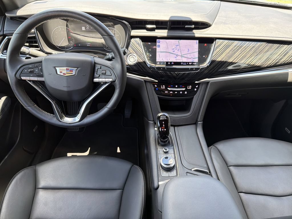 Certified 2025 Cadillac XT6 Premium Luxury FWD image 13