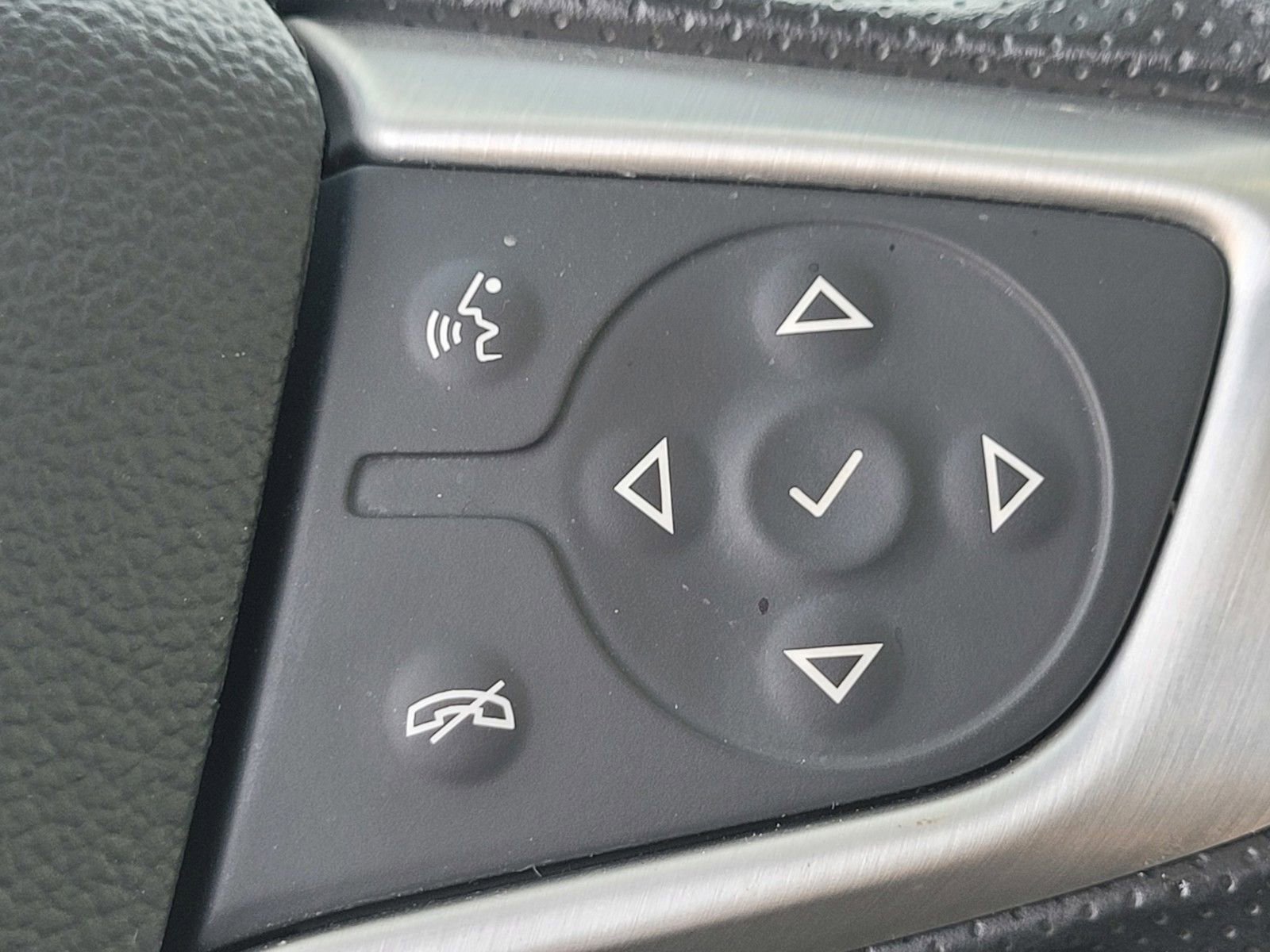 Used 2022 GMC Acadia SLE image 24