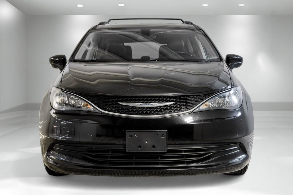 Used 2020 Chrysler Voyager Lxi image 4