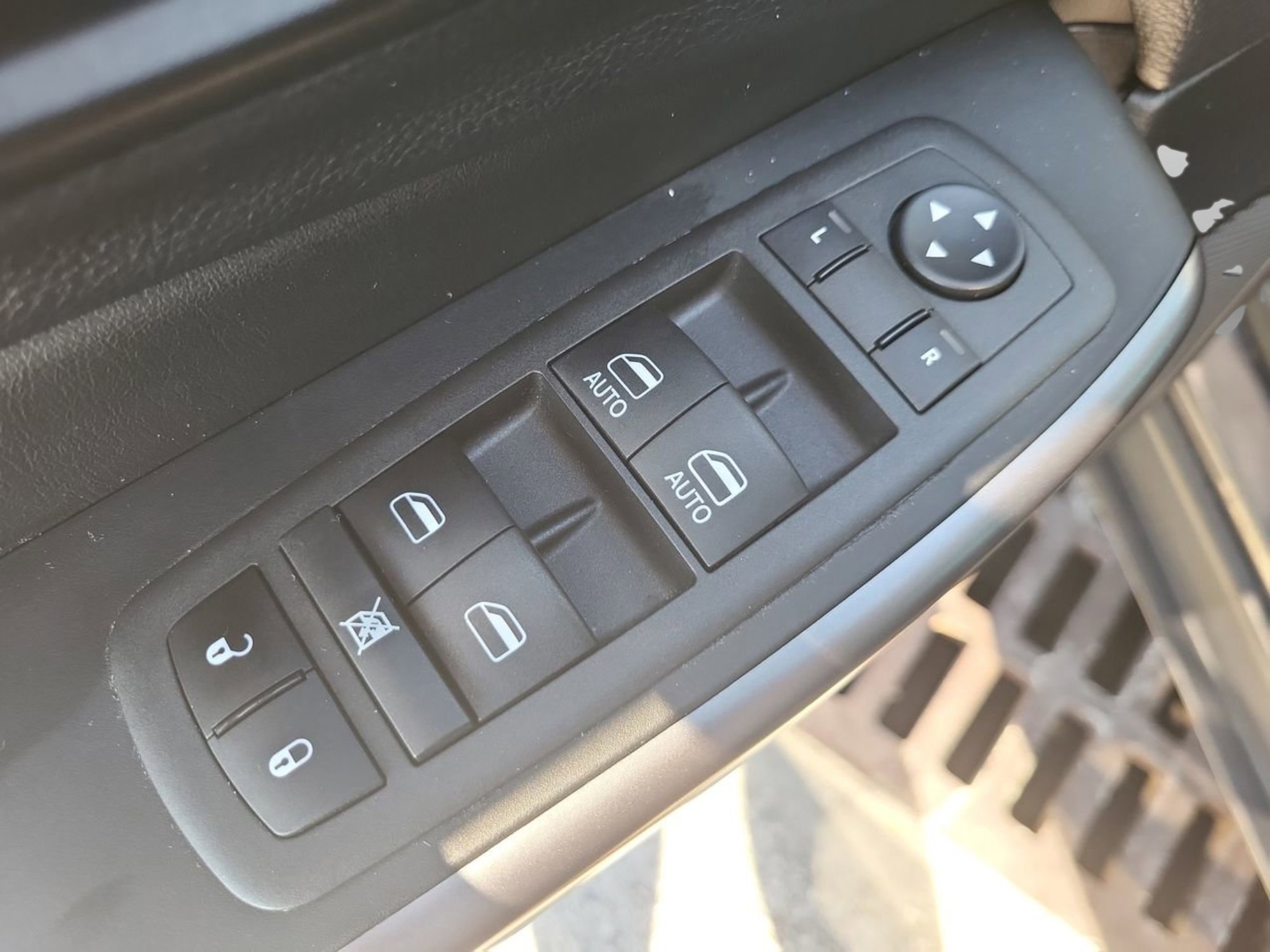 Used 2022 Jeep Cherokee Limited image 15