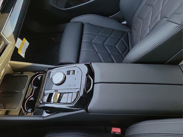 Used 2026 BMW 530i w/ Convenience Package RWD image 30