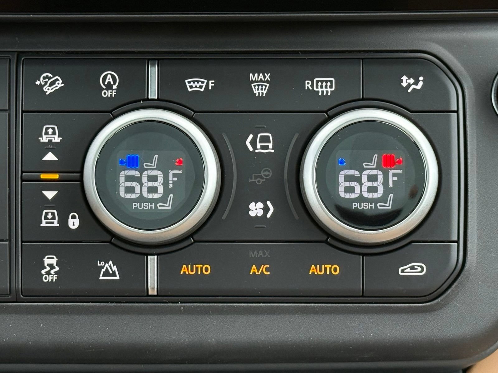 New 2026 Land Rover Defender 110 X-Dynamic SE AWD/4WD image 28