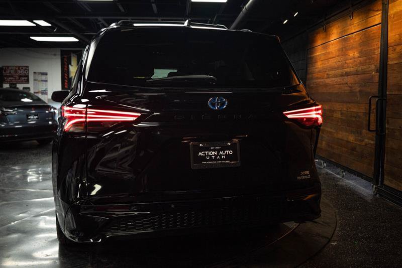 Used 2024 Toyota Sienna XSE w/ XSE Plus Package FWD image 6