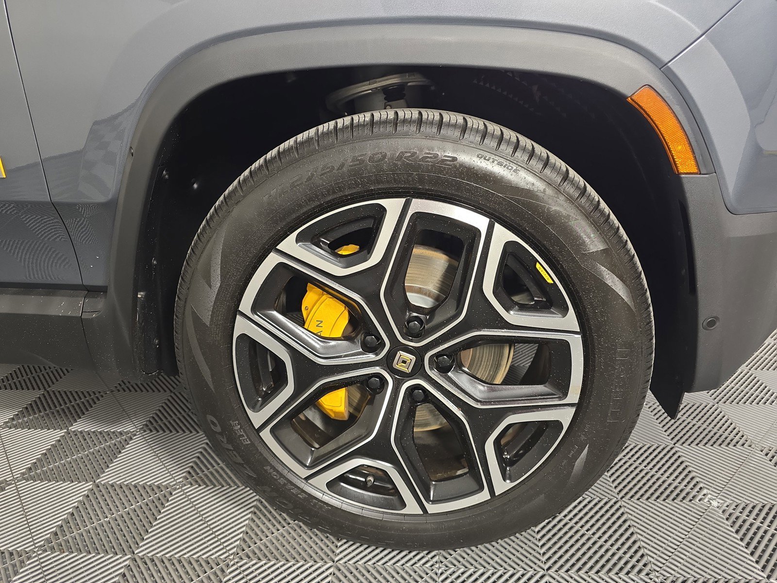 Used 2023 Rivian R1S Adventure image 11