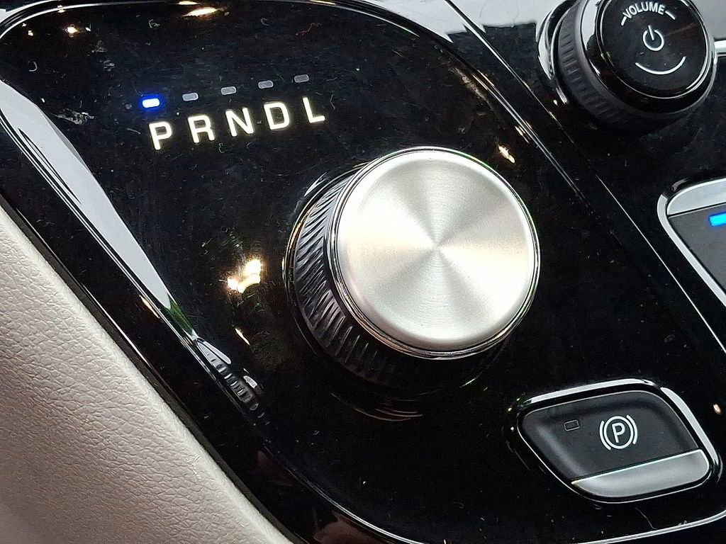 Used 2023 Chrysler Voyager LX image 15