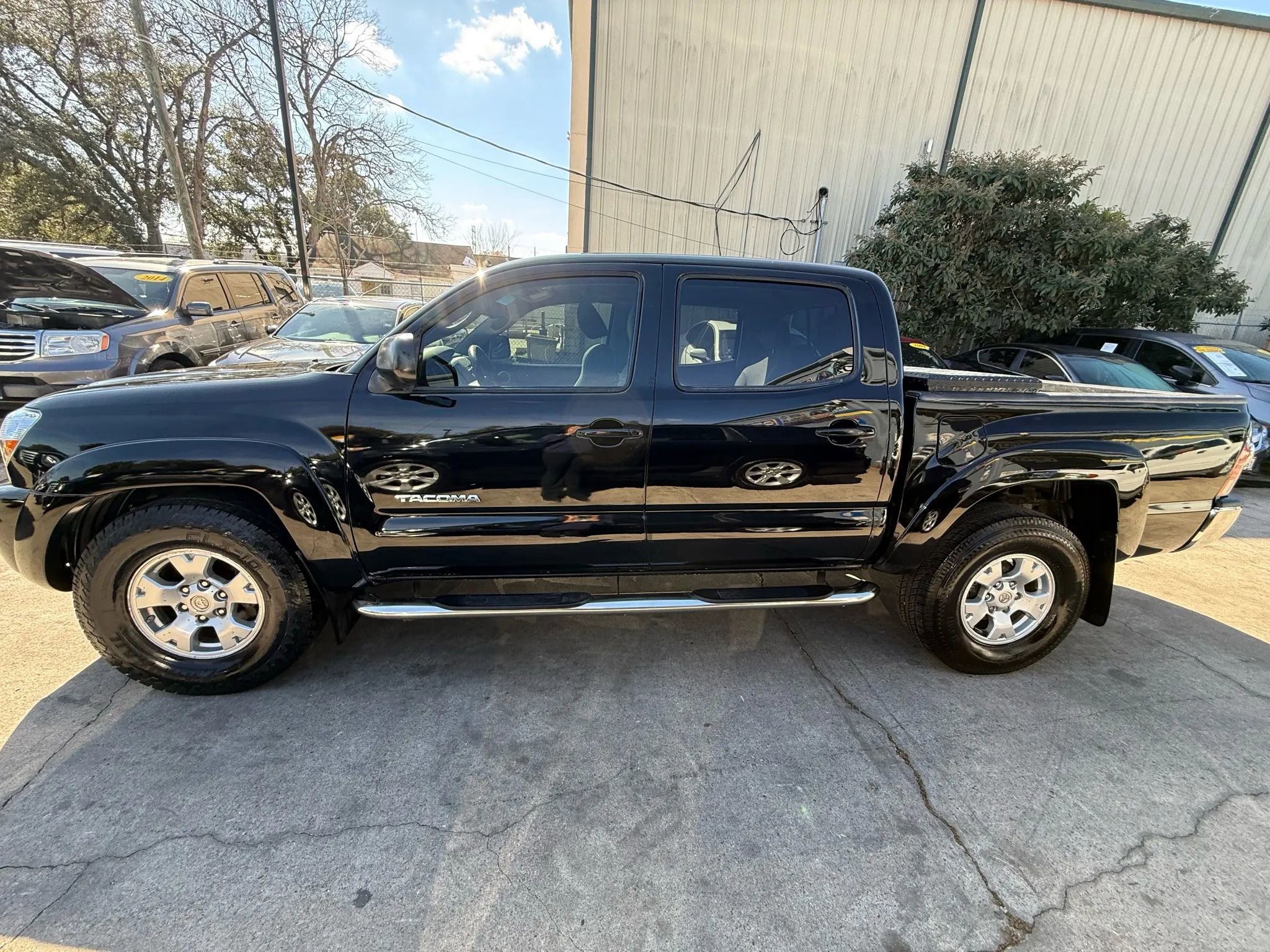 Used 2011 Toyota Tacoma 4x4 Double Cab w/ TRD Off-Road Pkg image 4