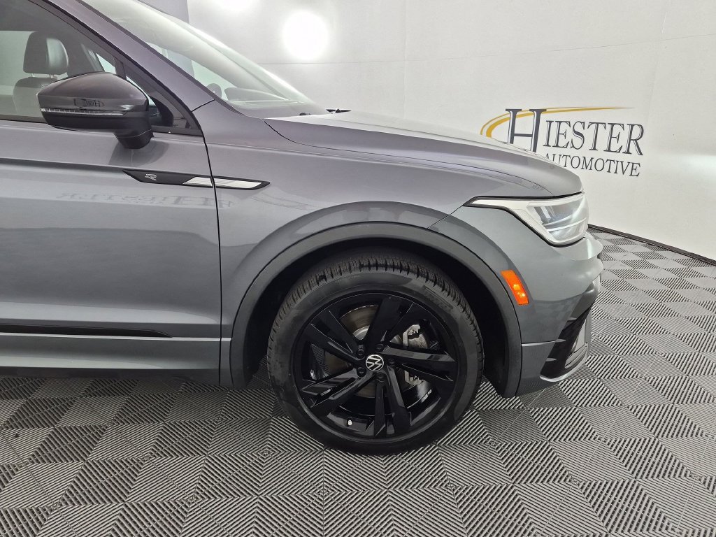 Used 2023 Volkswagen Tiguan SE R-Line FWD image 11
