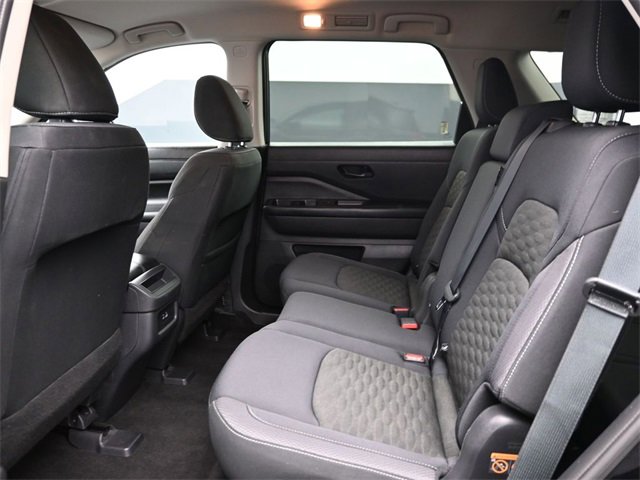 Used 2024 Nissan Pathfinder S image 15