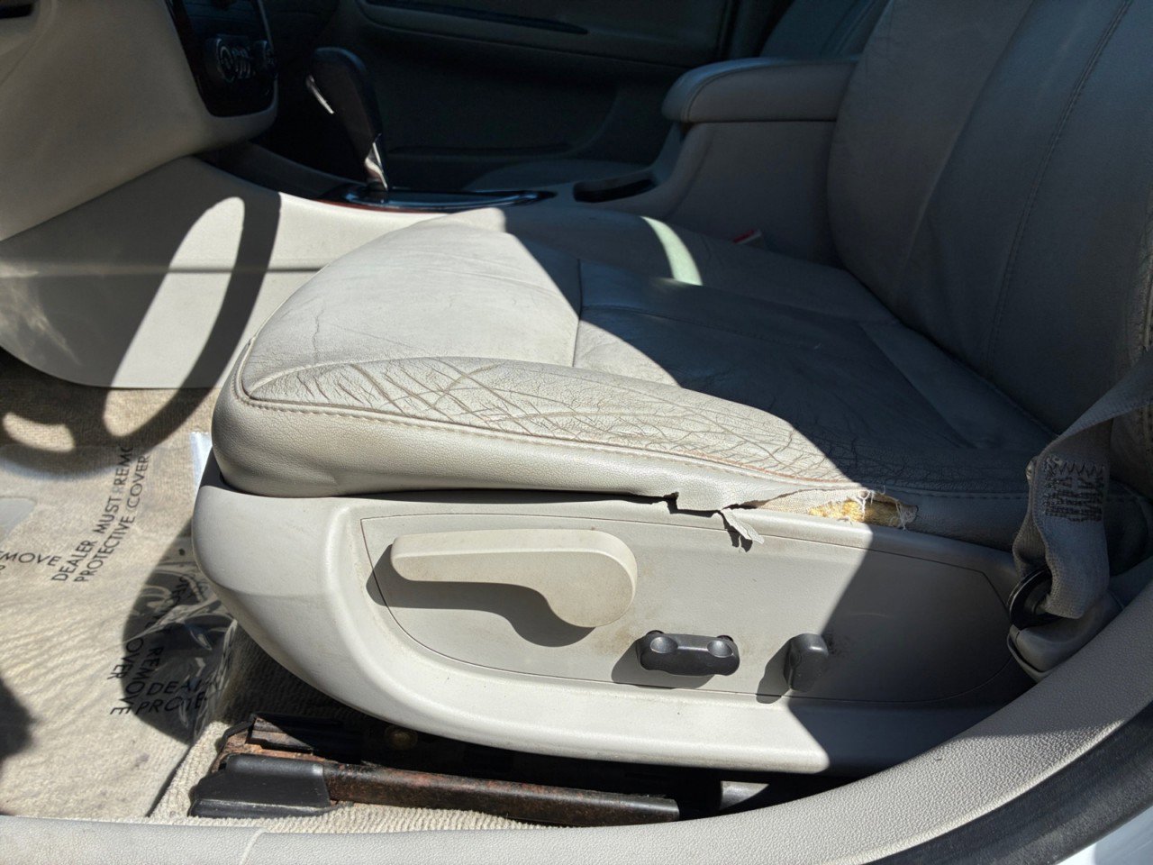 Used 2011 Chevrolet Impala LTZ FWD image 12