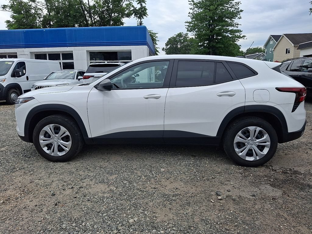 Used 2024 Chevrolet Trax LS FWD image 4