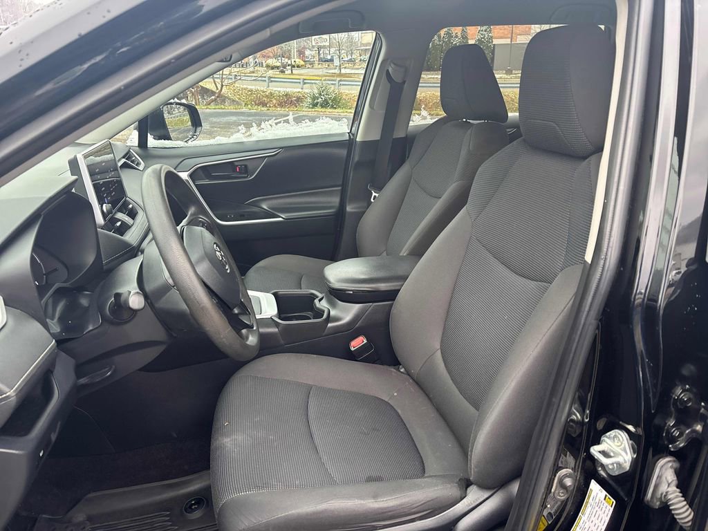 Used 2023 Toyota RAV4 LE image 12
